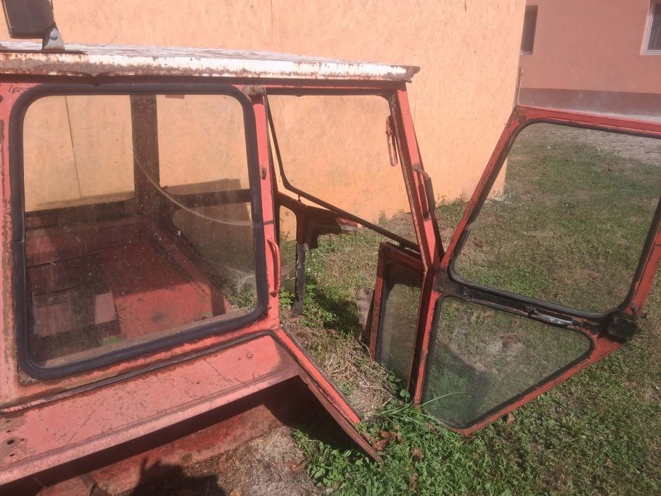 Cabina de tractor universala
