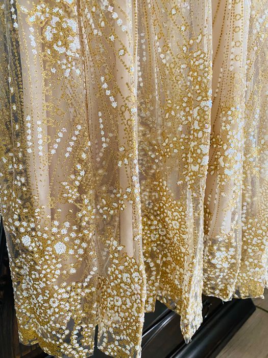 Rochie aurie pentru evenimente deosebite