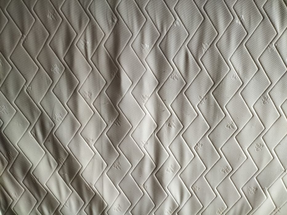 Матрас 200*160 состояние хорошее 2000