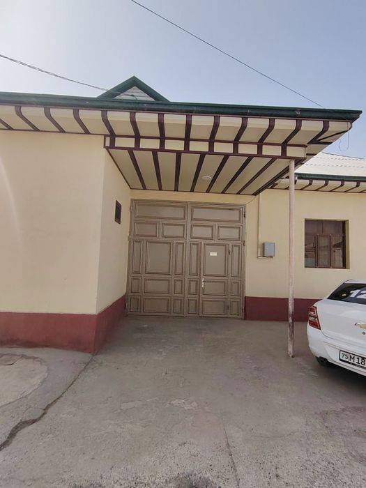 Termiz shahridagi Repina kochasida 9 xonadan iborat uy sotiladi