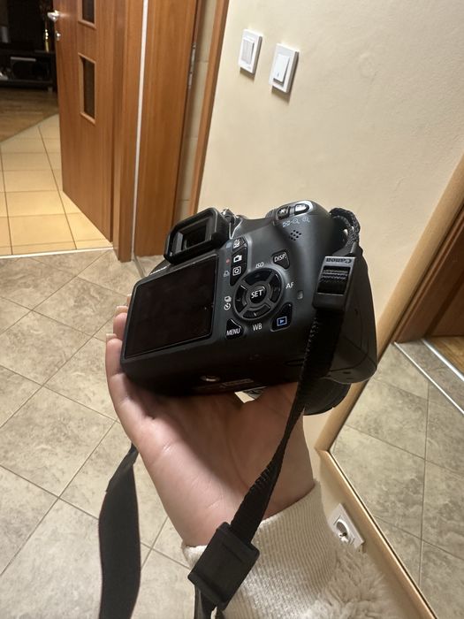 Фотоапарат Canon EOS 1100D