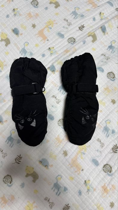 Продам детские шапки и перчатку