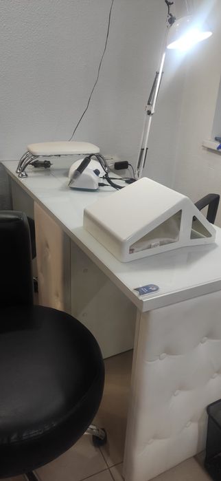 Продам столы для маникюра