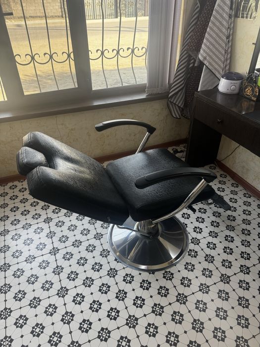 Парикмахерское кресло