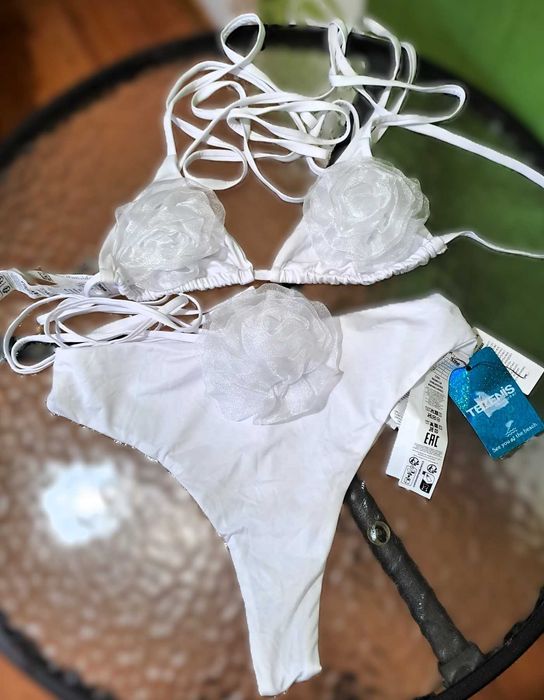 Costum de baie Tezenis,două piese,chilot mărimea L,sutienul mărimea 80