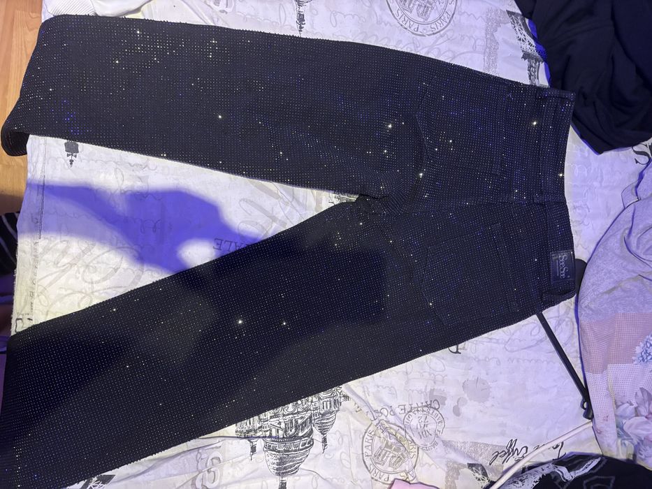 Черни дънки с камъчета