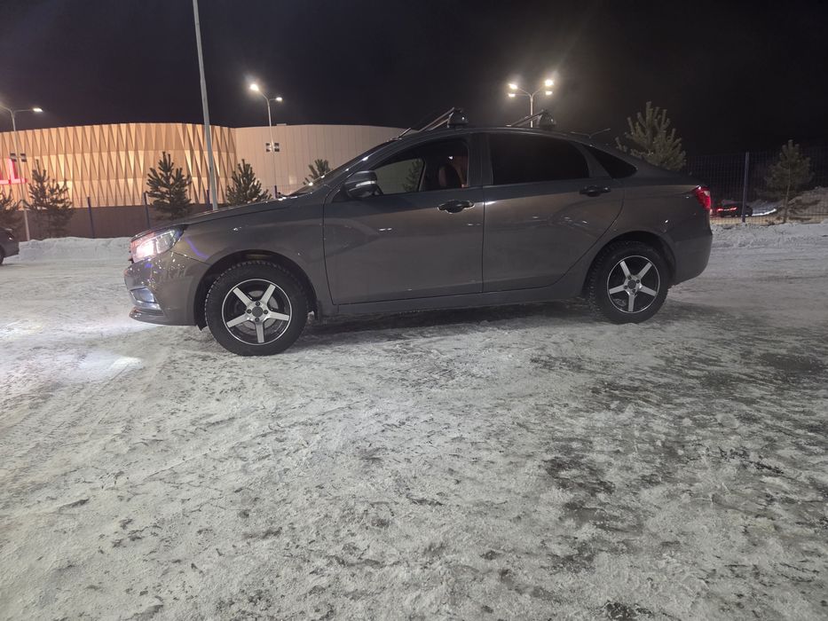 Продам Весту в отличном состоянии