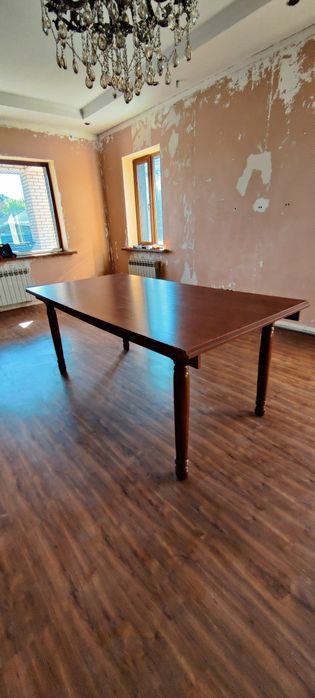 Продам стол в хорошем состоянии.