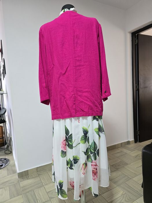 Rochie superba, model cu trandafiri, funda in zona bustului