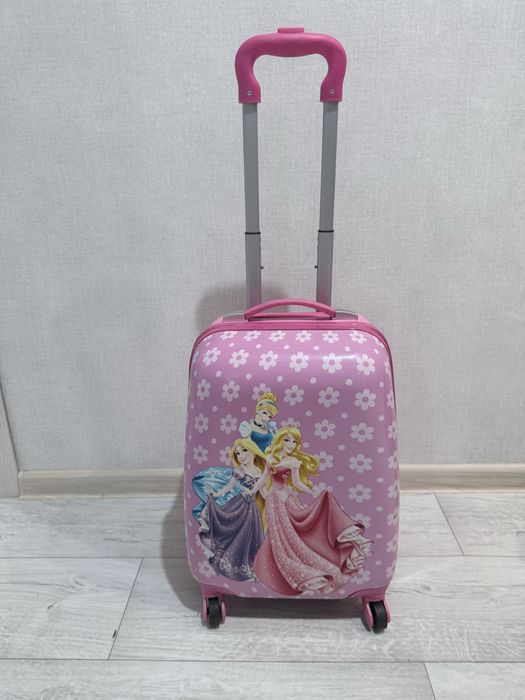 Продам детский чемодан