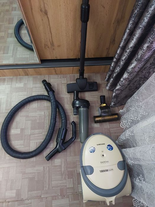 Пылесос SAMSUNG 1800W