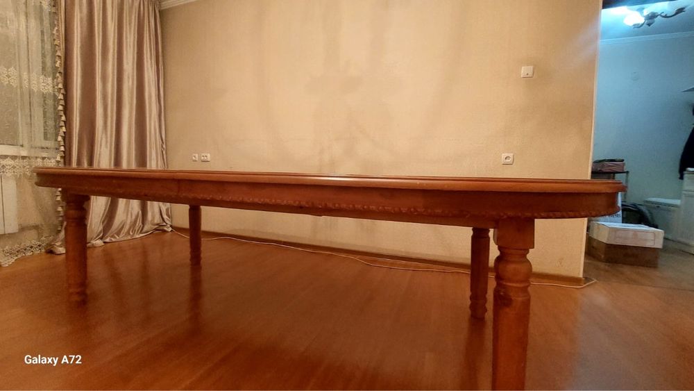 Стол со стульями