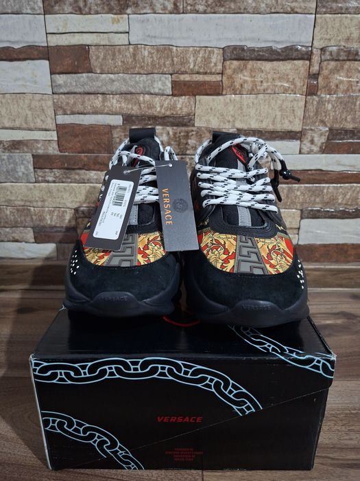 Versace chain reaction