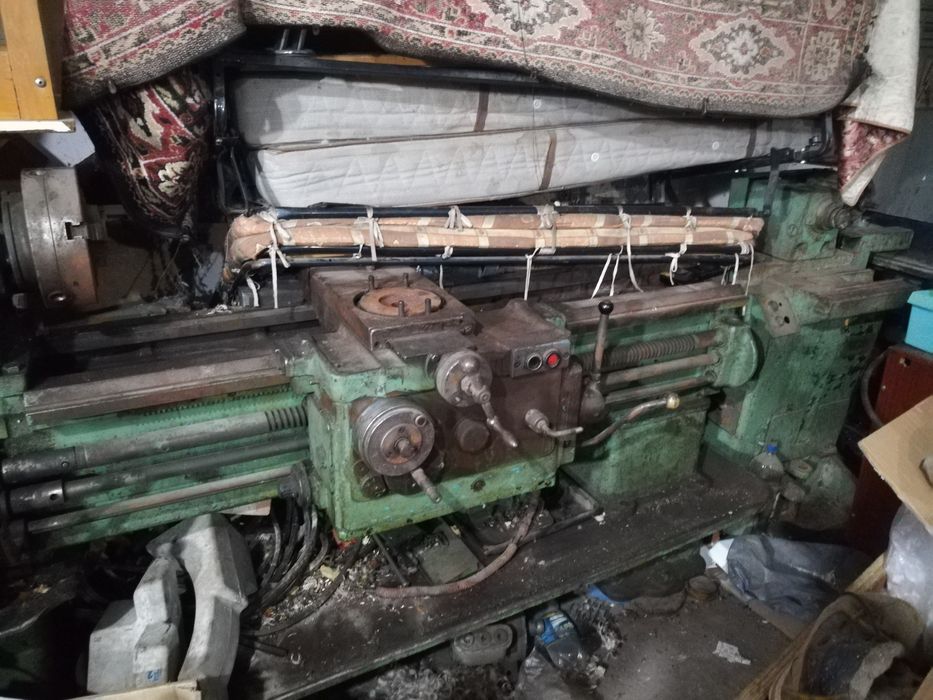 Продается станок токарный.