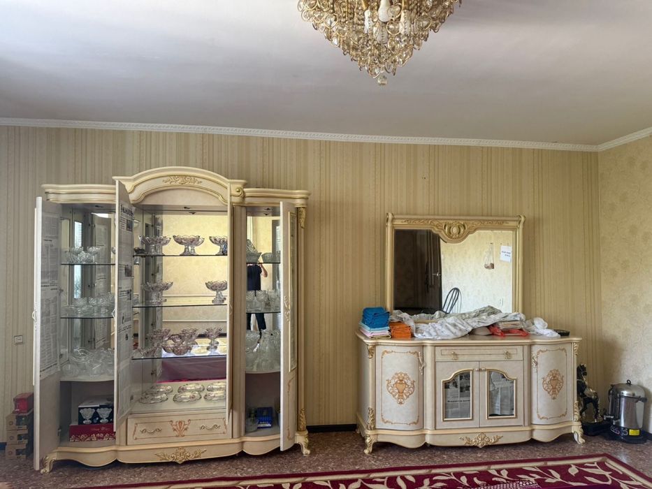 Сервант айнасымен