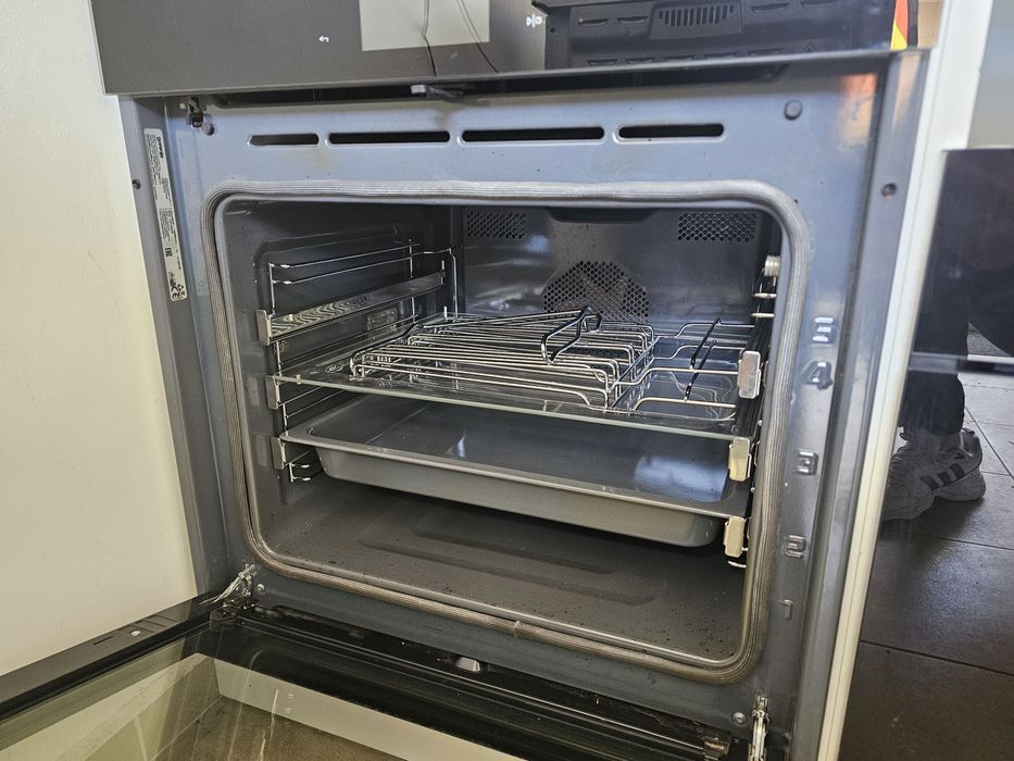 Фурна за вграждане Gorenje с пиролиза BOP799S51X