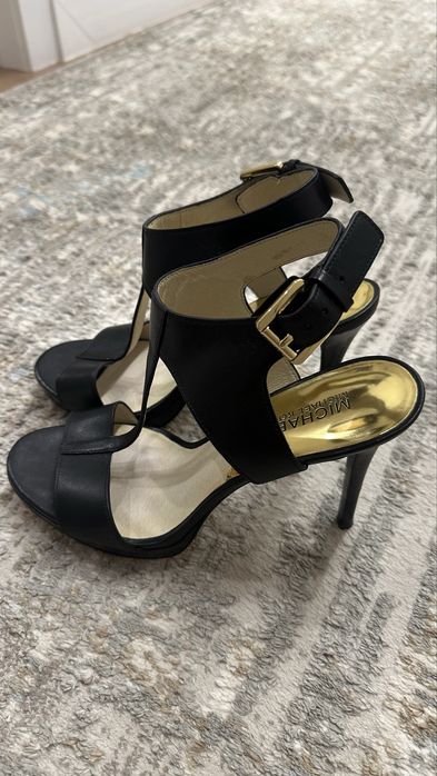 Продается босоножки 38 размер, кожаные