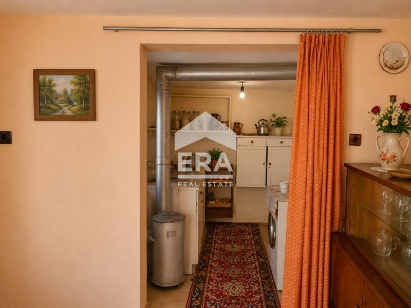 САМО В ЕРА ВИЗИЯ! Едноетажна къща с гараж в предпочитаната част на гр.