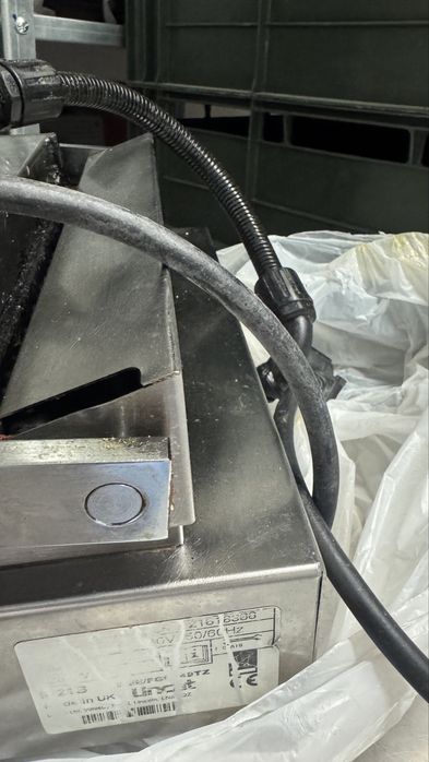 Grill contact / Panini press profesional LINCAT - inox, plăci fontă