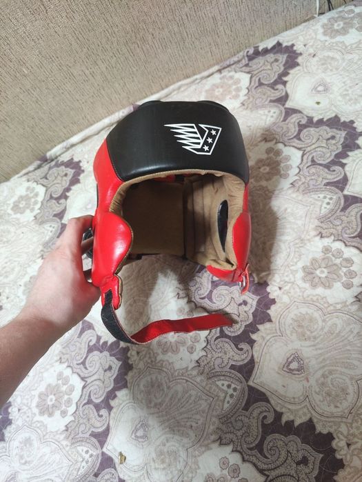 Экипировка ММА ( шлем, перчатки и защита ног)