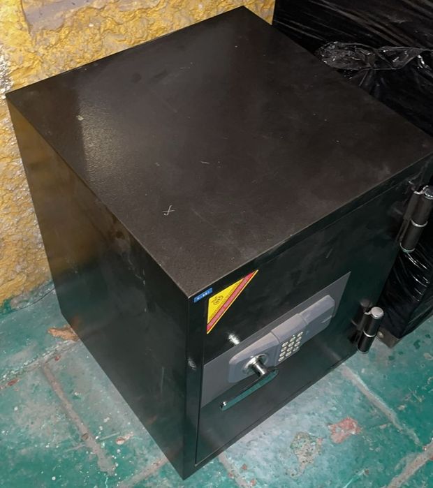 Продам сейф огнестойкий продам Diplomat