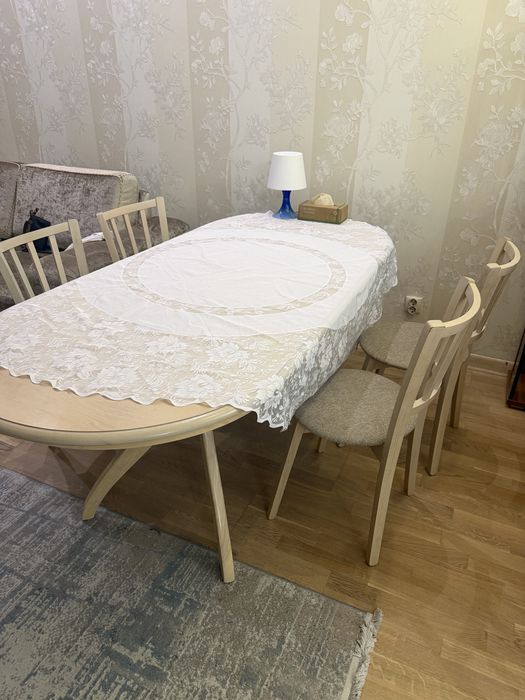 Стол со стульями