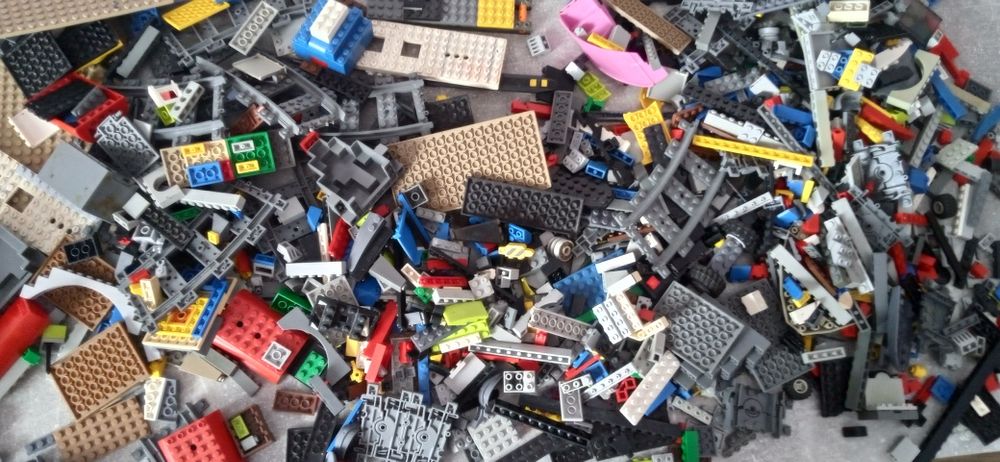 Продам лего в хорошем состаяний