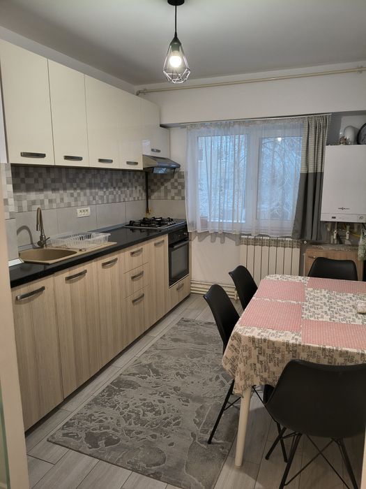 Apartament 3 camere de inchiriat