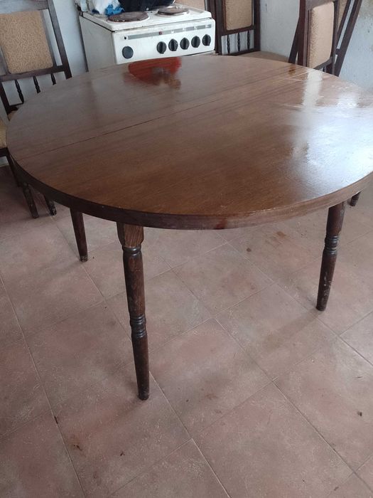 Дървена трапезна маса