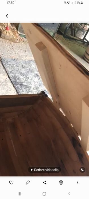 Vand masa facuta din butoi