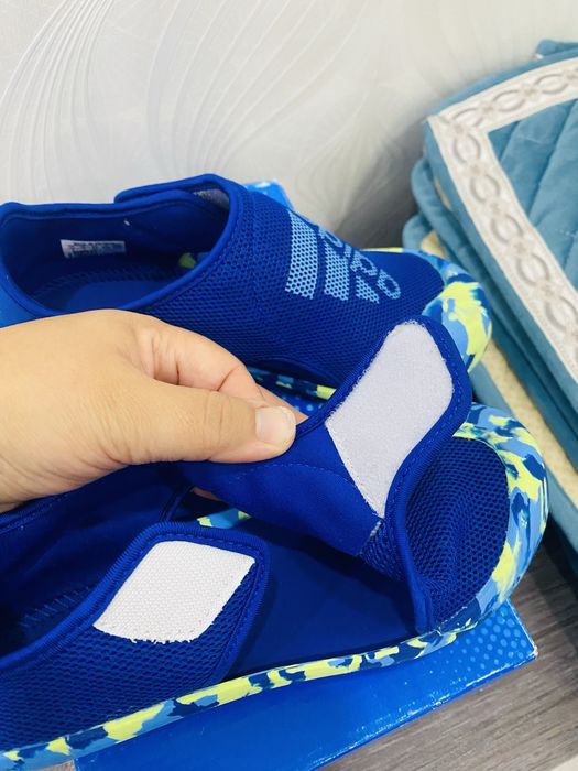 Продам сандали adidas