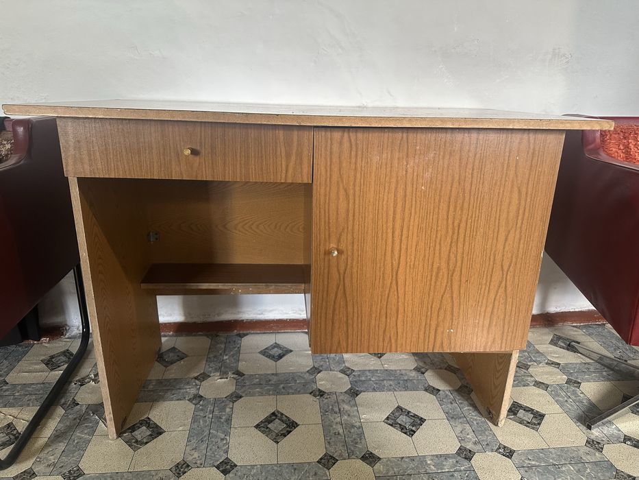 Продам столы письменные