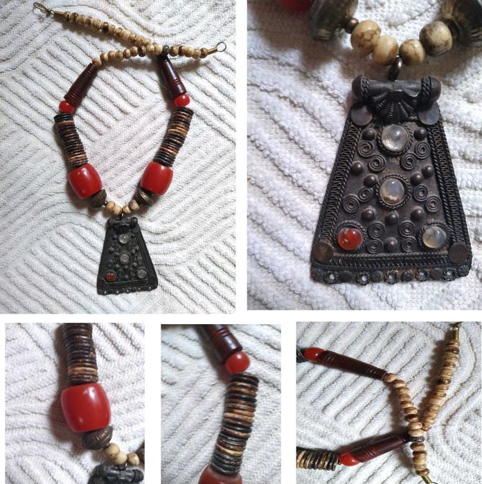 Специална дървена кутия с история, за съхранение на бижута или бижутерия.