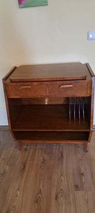 Comoda din lemn masiv