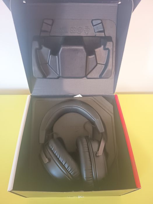 Vând căști gaming Hyperx Cloud 3
