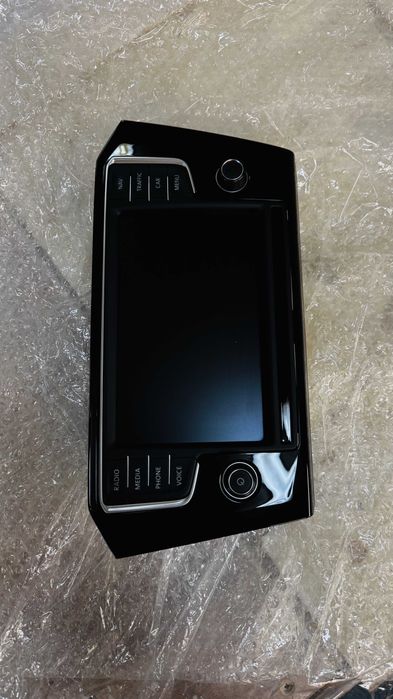 Голям дисплей 8" с рамка, за навигация VW Passat B8