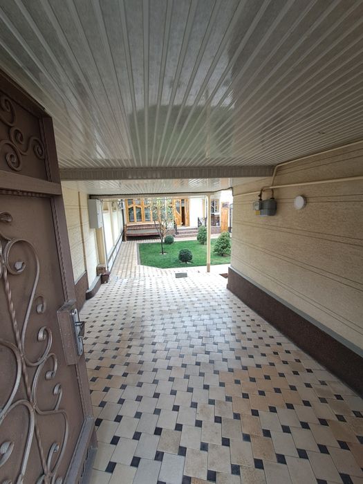 Самарканд Дарвоза Беш лола кучада 2,55 сотиз тайёр ховли сотилади.