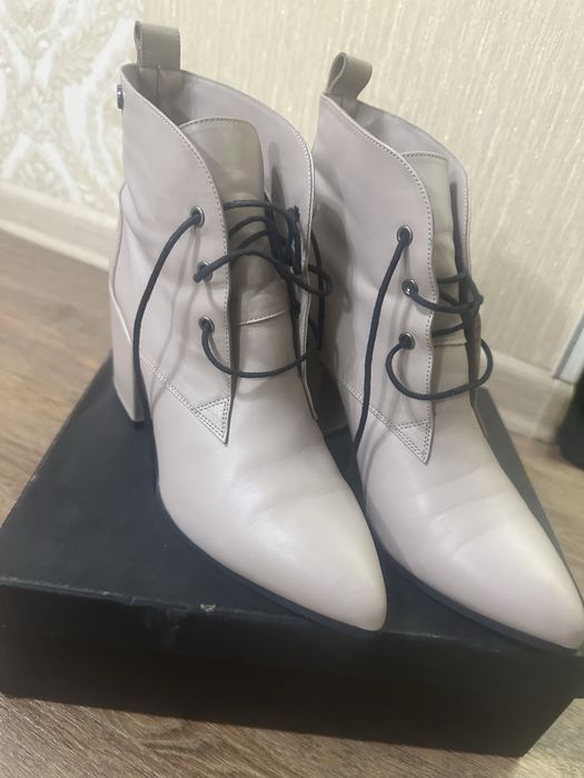 Продаю женскую обувь