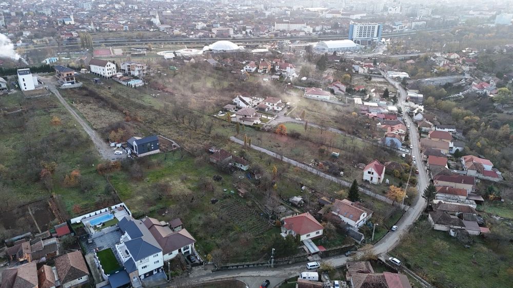 Teren intravilan 4700 m2 zona dealuri