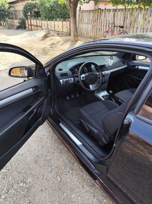 Vînd Opel Astra H GTC Irmscher edition