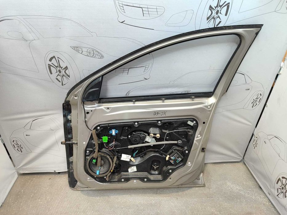 Ușă Față Dreaptă Volvo XC60 SUV Gri / Bej Cod Culoare Seashell 48400 / 31457679 2011 / [2009-2013] / 31457679 (2A)