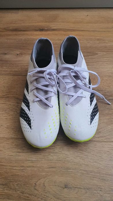 Vând ghete fotbal Adidas Predator Accuracy.3 FG, mărimea 38 si 2/3