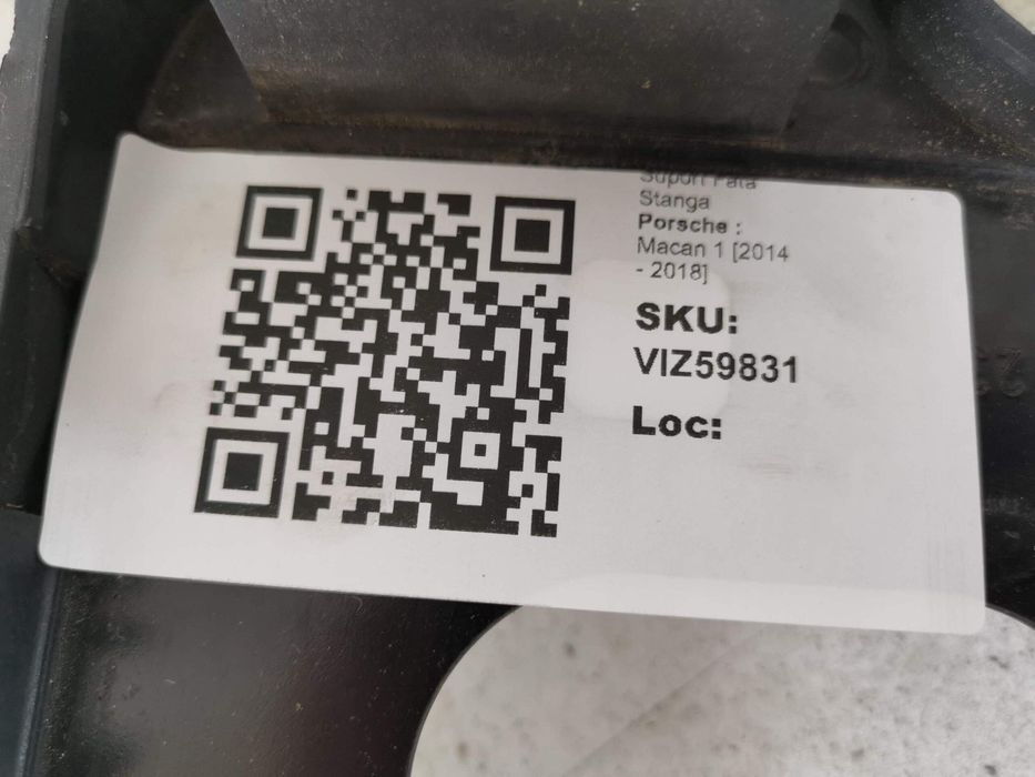 Порше Макан / Porsche Macan 1 [Ляв преден държач/опора в отлично ориги