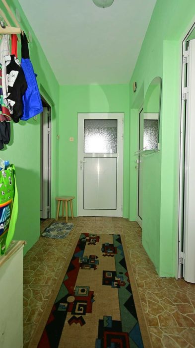 Самостоятелна, двуетажна, масивна къща в гр. Радомир