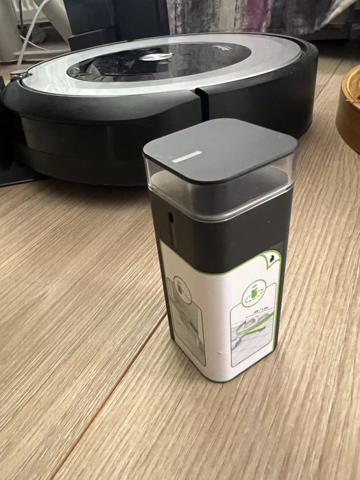 iRobot Roomba E5 - aspirator robot smart cu wifi