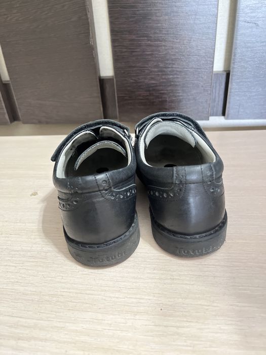 продам школьную обувь на мальчика