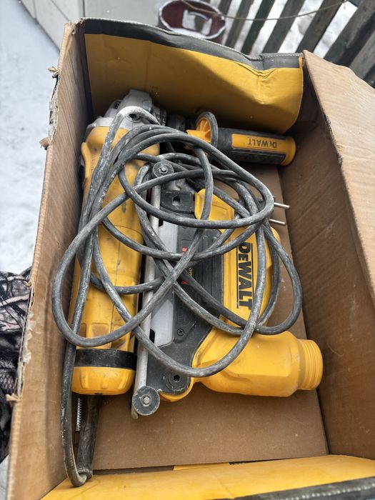 Продам штраборез dewal