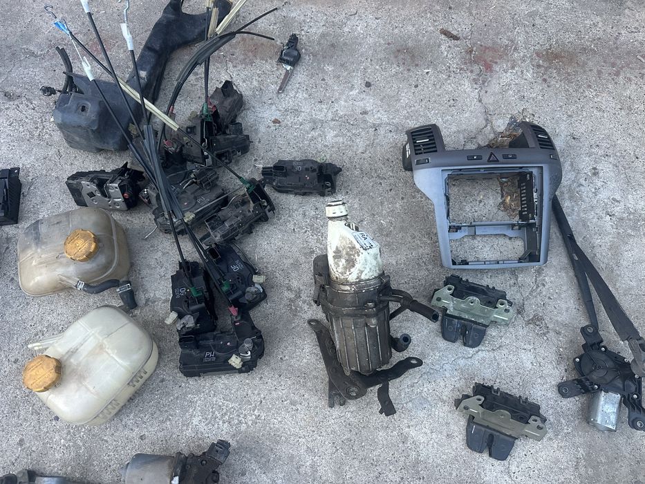 Опел зафира б някои части