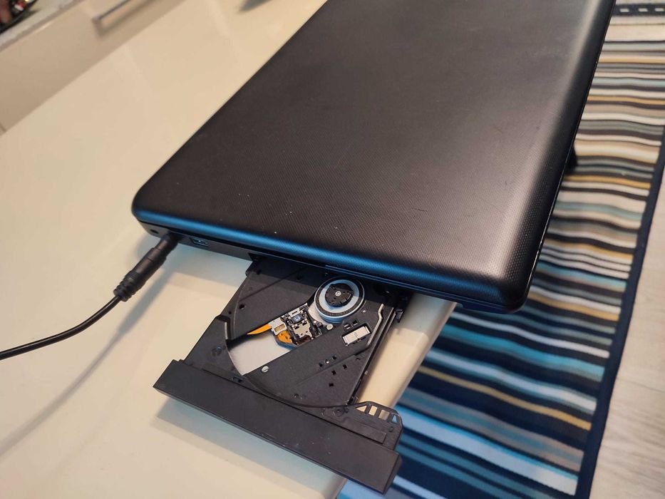 Laptop Toshiba Satellite display 17.3"