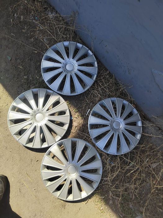 Продам комплект колпаков